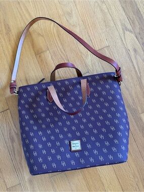 Dooney & Bourke Greta Lilliana with pouch - Monogram Convertible Tote Bag